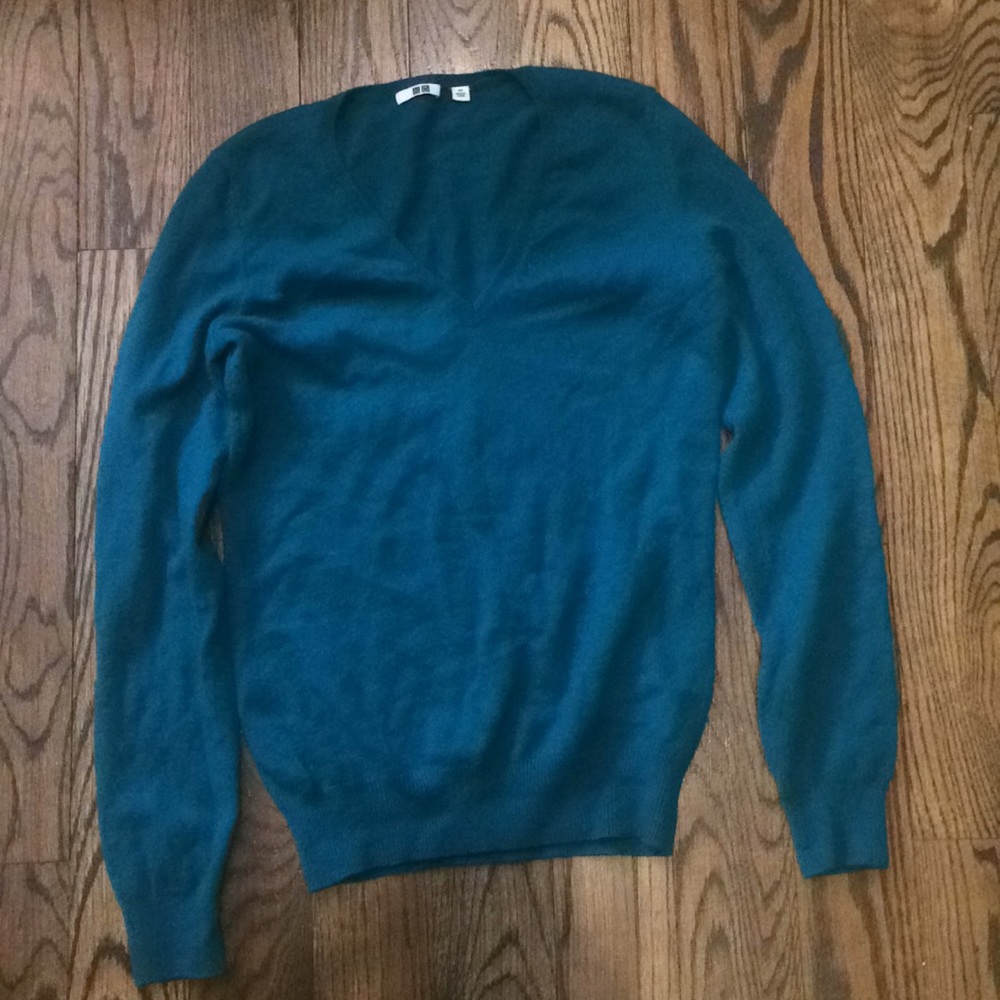 Uniqlo teal cashmere v neck